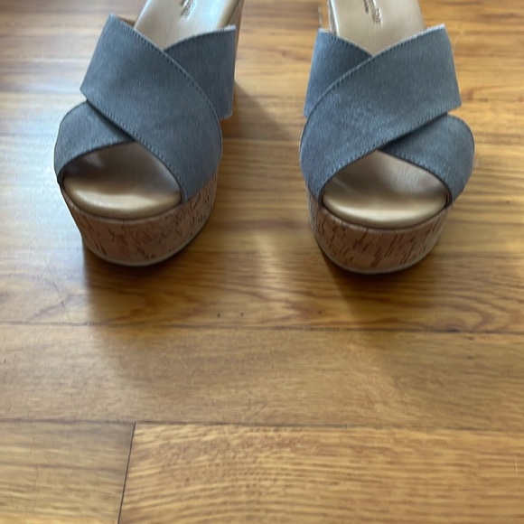 Garnet Hill Wedge Sandals 10 - Picture 4 of 6